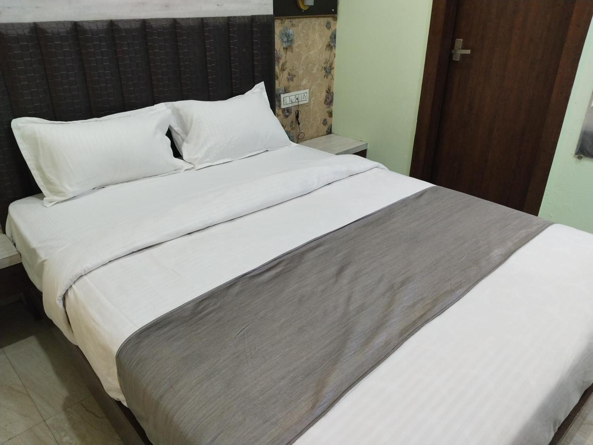 Hotel Shiv Chhaya Indore Eksteriør billede